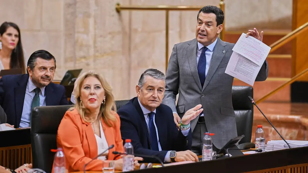 Juanma Moreno en la sesi&oacute;n de control al Gobierno en el Parlamento de Andaluc&iacute;a | Salvador L&oacute;pez Medina