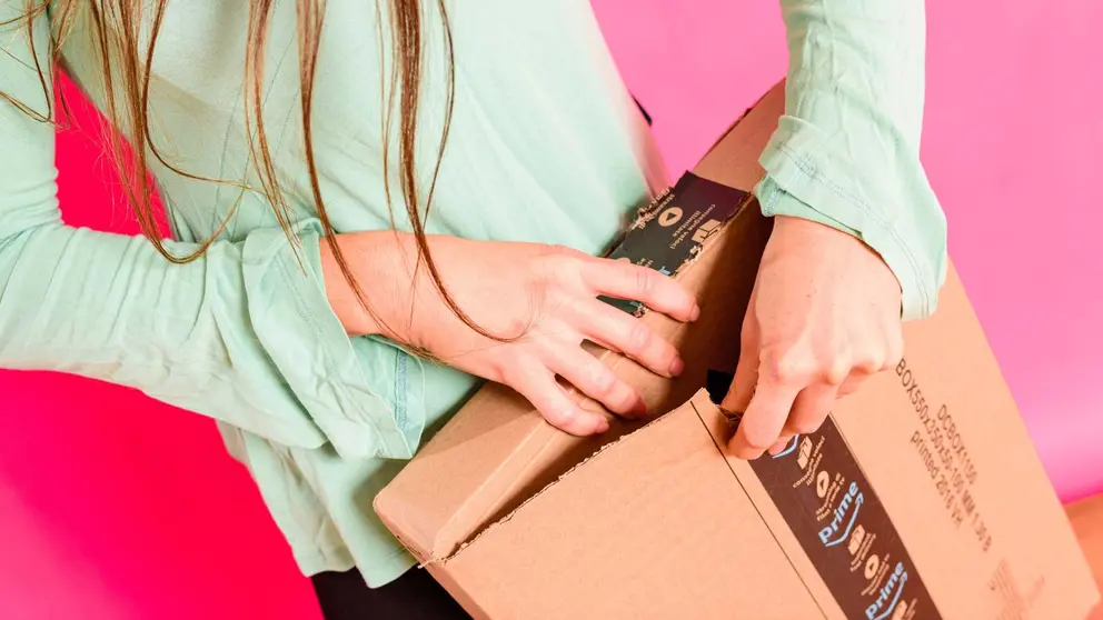 Clienta de Amazon abre su paquete