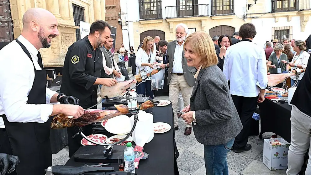Mar&iacute;a Jos&eacute; Garc&iacute;a-Pelayo destaca la generosidad de Jerez en la jornada solidaria de los Reyes Magos