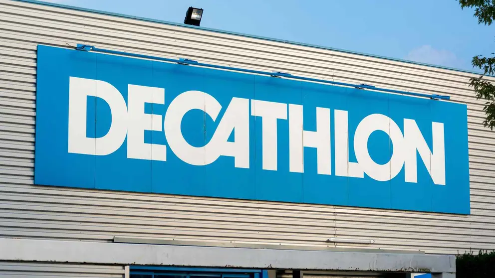 El abrigo de Decathlon m&aacute;s buscado impermeable, protege del fr&iacute;o y cuesta menos de 30 euros