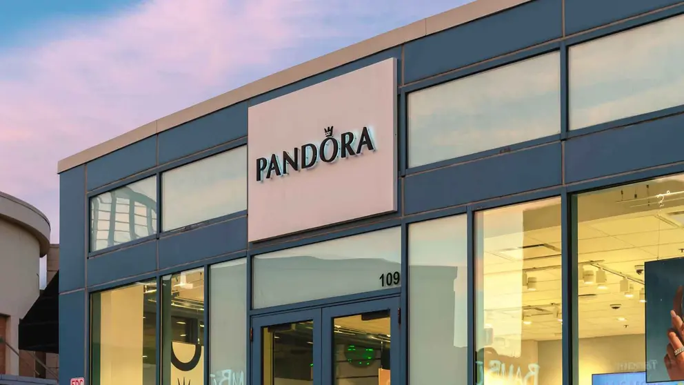 Triunfa en Pandora el conjunto de pendientes m&aacute;s elegante de su colecci&oacute;n de joyas ba&ntilde;ados en oro