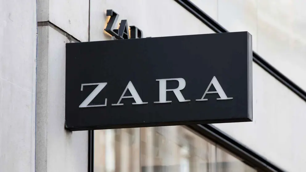 Aterrizan en Zara las zapatillas bot&iacute;n estilo vintage que marcan tendencia se llevan con vaqueros