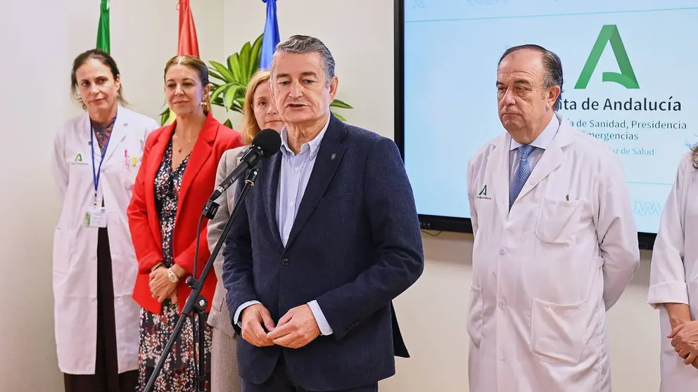 Antonio Sanz visita la unidad de diabetes del Hospital Virgen Macarena de Sevilla | Salvador L&oacute;pez Medina