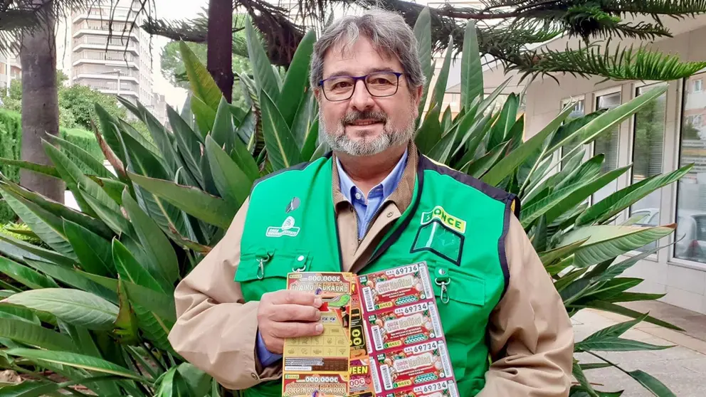 Sebasti&aacute;n Mart&iacute;n, vendedor de la ONCE en Huelva