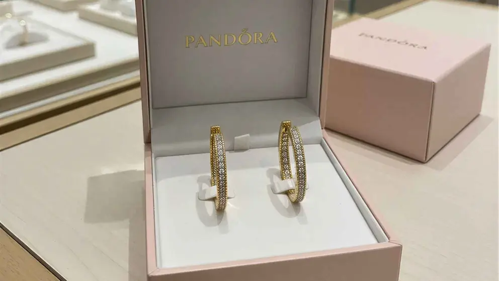 Pandora tiene a la venta los pendientes de aro con circonitas que triunfar&aacute;n como regalo de Reyes Magos