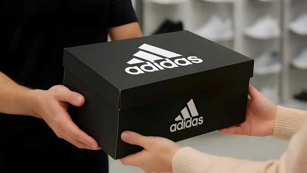 Caja de zapatillas Adidas
