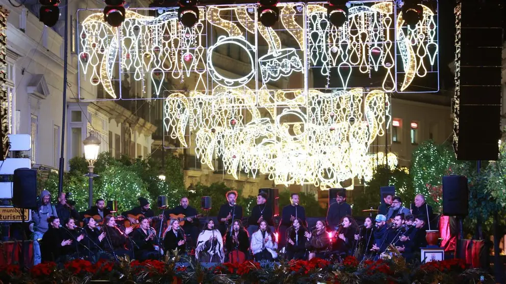 Jerez da la bienvenida a la Navidad con el encendido del alumbrado | Cristo Garc&iacute;a