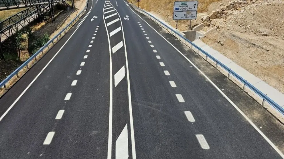 La carretera A-306, entre Torredonjimeno y Porcuna