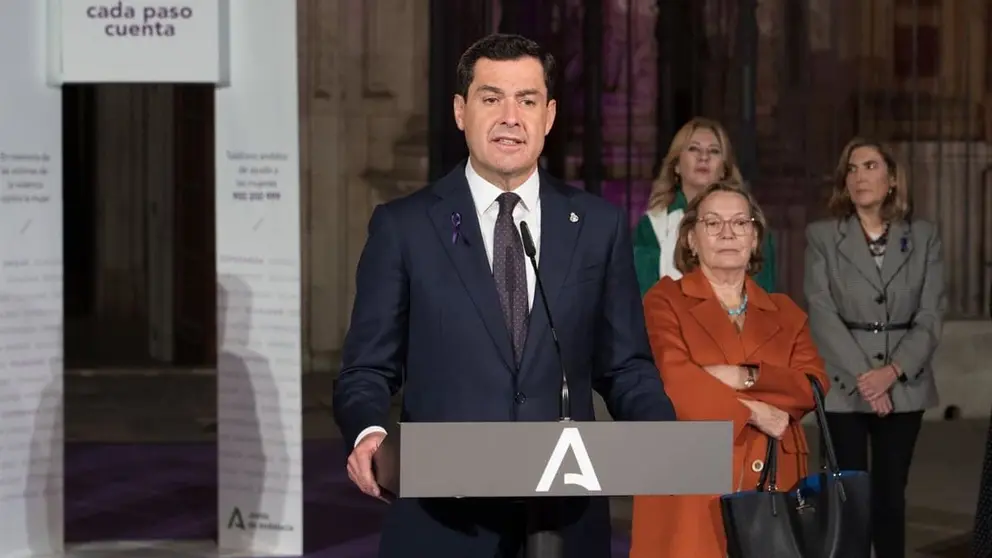 Juanma Moreno ha hecho un llamamiento a rechazar cualquier tipo de violencia hacia la mujer