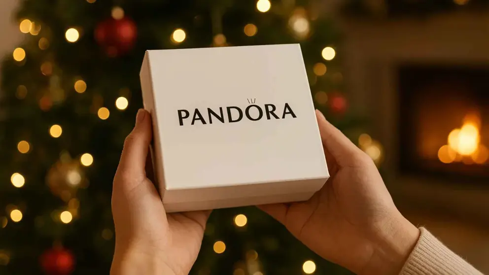 Adi&oacute;s a no saber qu&eacute; regalar por Navidad los 4 mejores pendientes de Pandora para sorprender a la pareja
