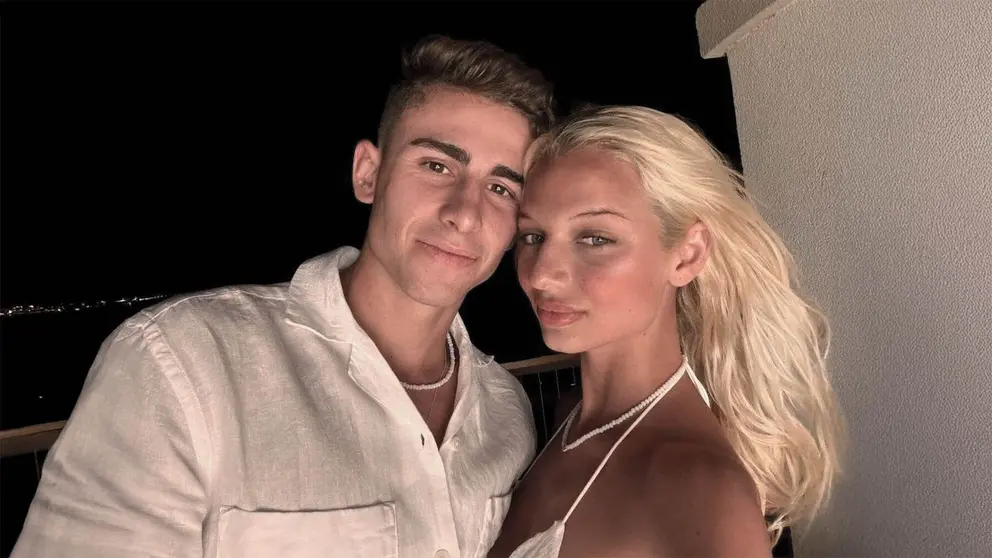 El futbolista Ferm&iacute;n L&oacute;pez junto a su pareja sevillana Berta Gallardo