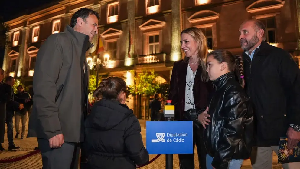Almudena Mart&iacute;nez ha encendido el alumbrado extraordinario de la Diputaci&oacute;n de C&aacute;diz | Salvador L&oacute;pez Medina