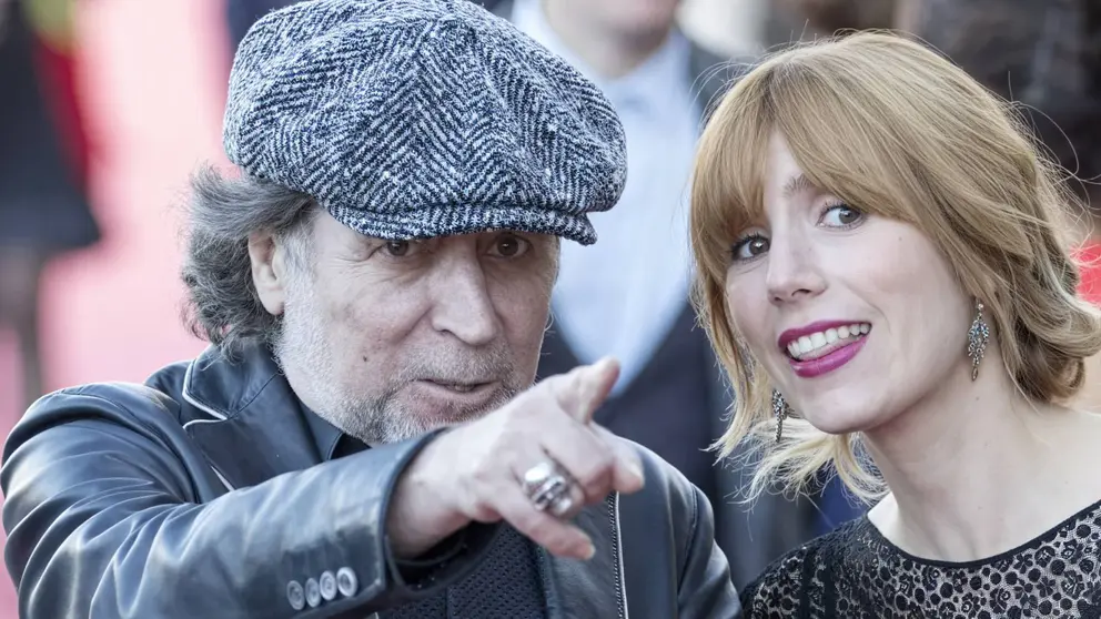 Joaqu&iacute;n Sabina y su hija Carmela