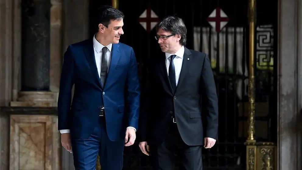 Pedro S&aacute;nchez, en una imagen de archivo junto a Puigdemont (2)
