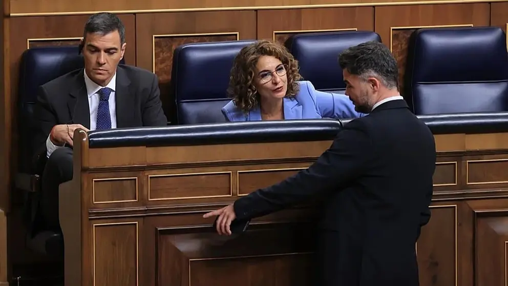 Montero , en una foto en el Congreso de los Diputados, junto a Gabriel Rufi&aacute;n