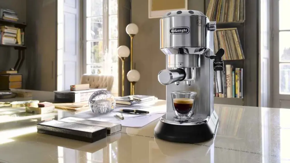 La cafetera autom&aacute;tica que todos desean: De&acute;Longhi Dedica EC685.M con un 30% de descuento en El Corte Ingl&eacute;s