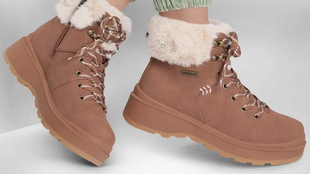 Skechers tiene en sus tiendas las botas waterproof m&aacute;s c&oacute;modas y calentitas para llevar con vaqueros