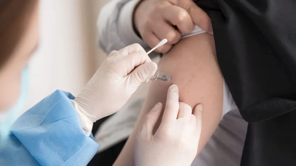 Andaluc&iacute;a ya vacuna sin cita previa contra la gripe en centros comerciales y zonas de gran afluencia