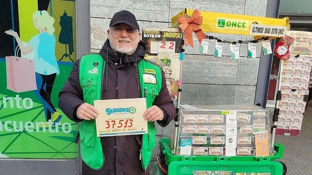 Jos&eacute; Mar&iacute;a Ortiz Jos&eacute; vendi&oacute; 13 cupones agraciados con 20.000 euros cada uno entre Huelin y la estaci&oacute;n