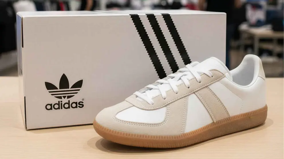 La gran novedad de Adidas ya est&aacute; aqu&iacute; es minimalista, blokecore y de ca&ntilde;a baja