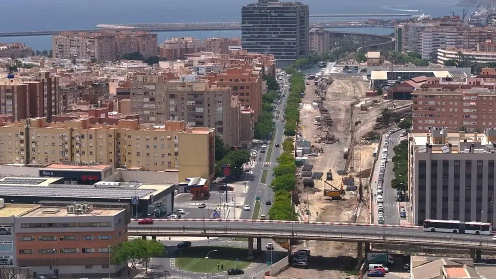 Imagen del puente de la Avenida del Mediterr&aacute;neo de Almer&iacute;a