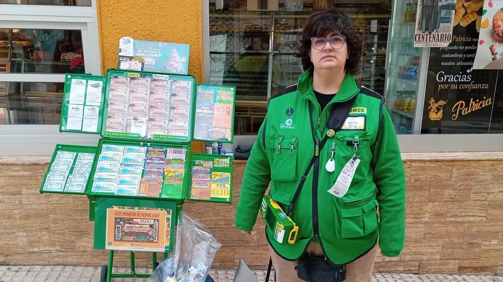 Carmen  Jezabel Garc&iacute;a, vendedora de la ONCE en Ronda