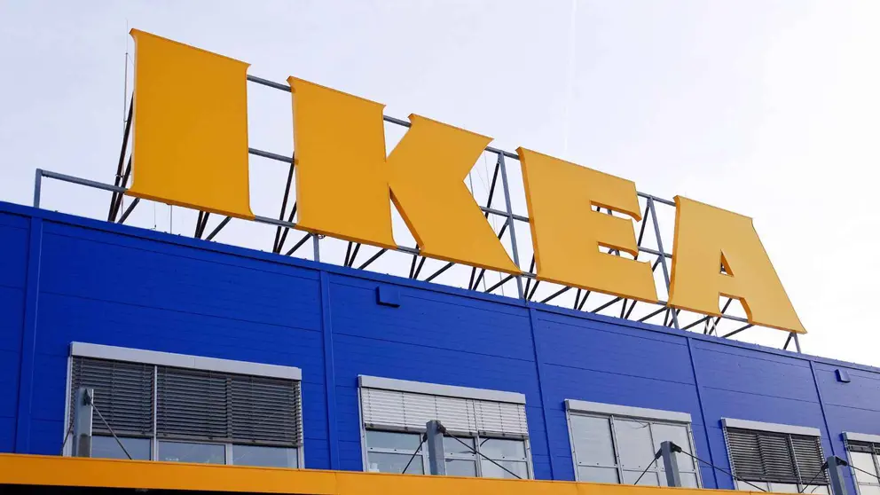 Ikea supera con elegancia a todos con su nuevo armario PAX grande, moderno y con madera efecto roble