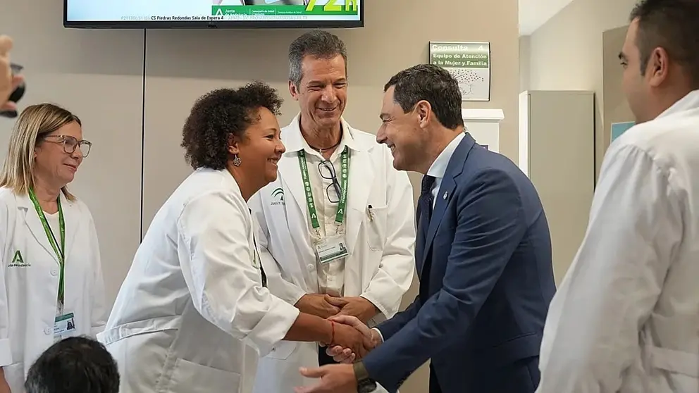 Juanma Moreno ha anunciado una importante medida en beneficio de la sanidad p&uacute;blica