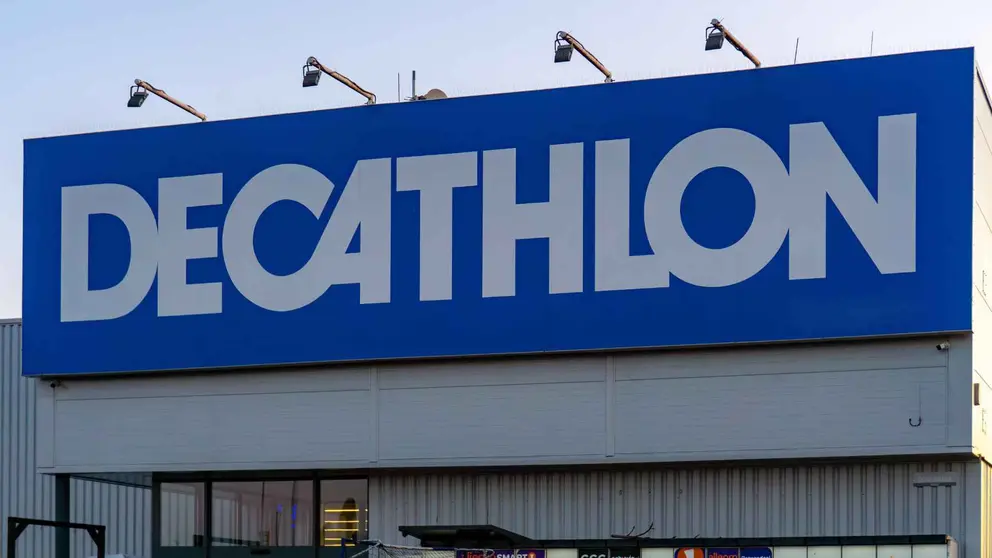 Aterriza en Decathlon el abrigo 3 en 1 m&aacute;s c&aacute;lido y funcional en 2 colores y disponible en muchas tallas