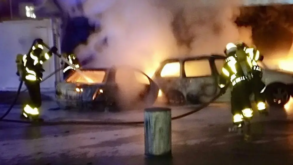 Incendio en dos veh&iacute;culos en Jerez | CBPC