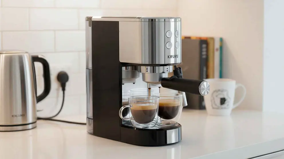 Carrefour hace las delicias de todos con esta cafetera Krups presi&oacute;n de 15 bares, con vaporizador y rebajada
