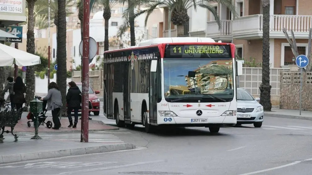 Un autob&uacute;s urbano de Almer&iacute;a, en una imagen de archivo