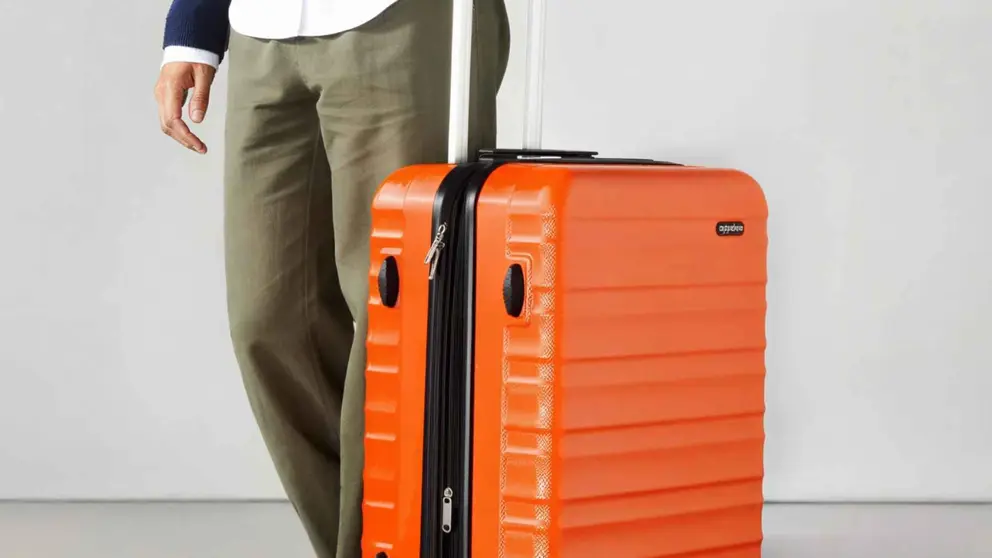 Maleta de viaje r&iacute;gida y giratoria, Amazon Basics