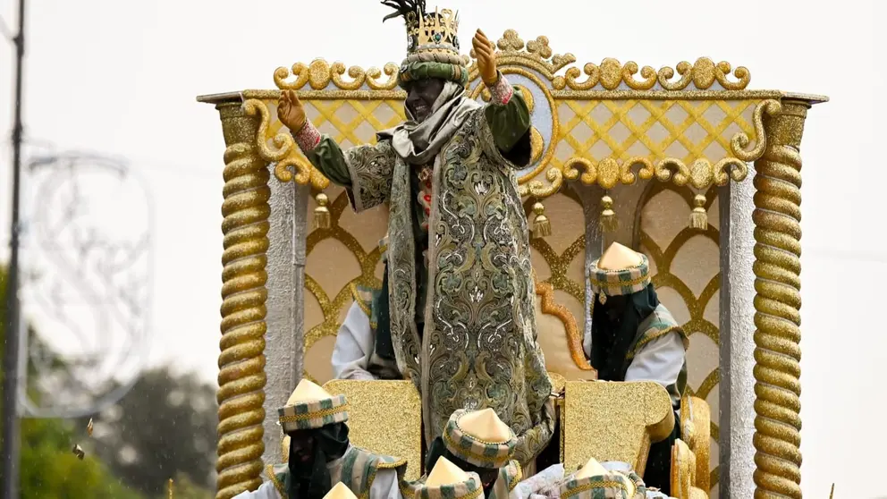 El Rey Baltasar, encarnado por el presidente de la Junta de Andaluc&iacute;a Juanma Moreno | Salvador L&oacute;pez Medina