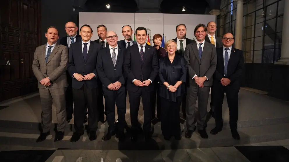 Juanma Moreno ha participado en un acto en la Universidad de Sevilla