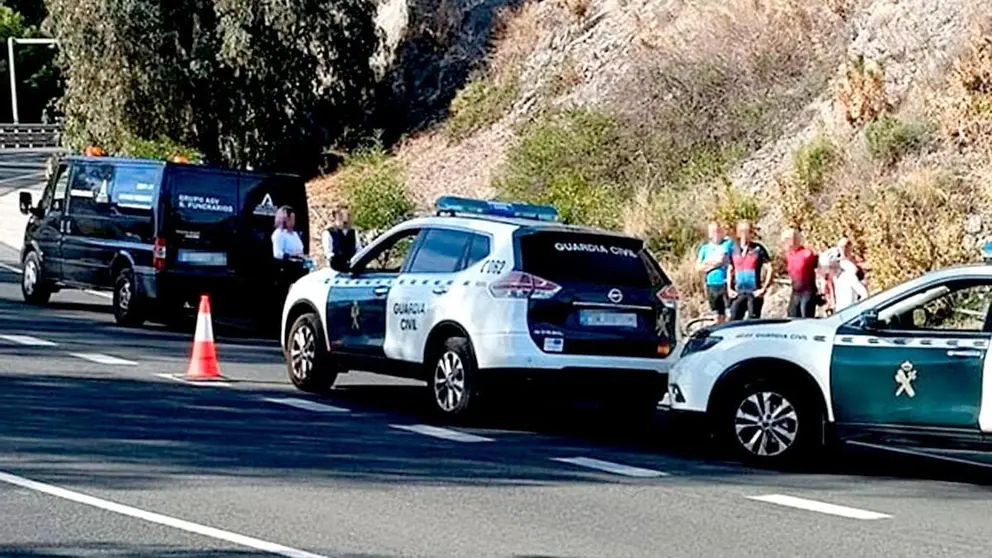 Agentes de la Guardia Civil en un accidente