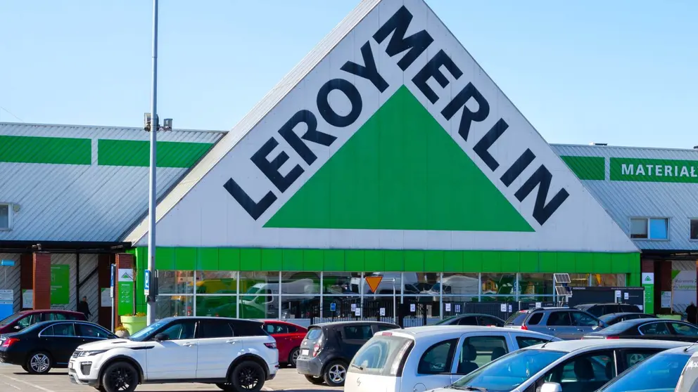 Un vestidor modular de Leroy Merlin que encaja en dormitorios modernos por su equilibrio entre orden y estilo