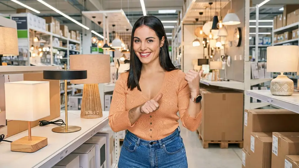 Estas l&aacute;mparas de sobremesa de Leroy Merlin se est&aacute; colando en muchas mesitas de noche | Imagen apoyada en IA