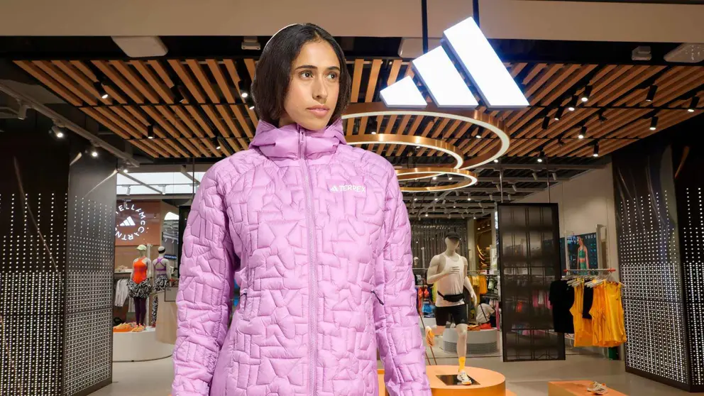 Adidas arrasa con las chaquetas de invierno que han rebajado para olvidarte del fr&iacute;o