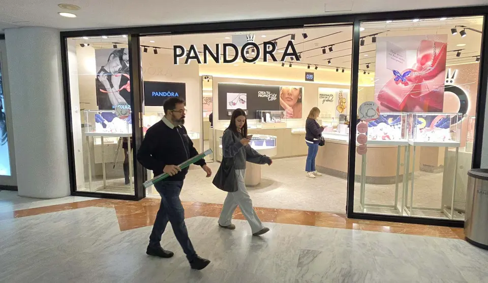 La colecci&oacute;n de pendientes de Pandora que confirma el regreso de los aros dorados | Centro Comercial &Aacute;rea Sur, Jerez | El MIRA