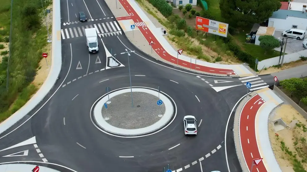 Glorieta en el cruce con la carretera Jerez-Guadalcac&iacute;n