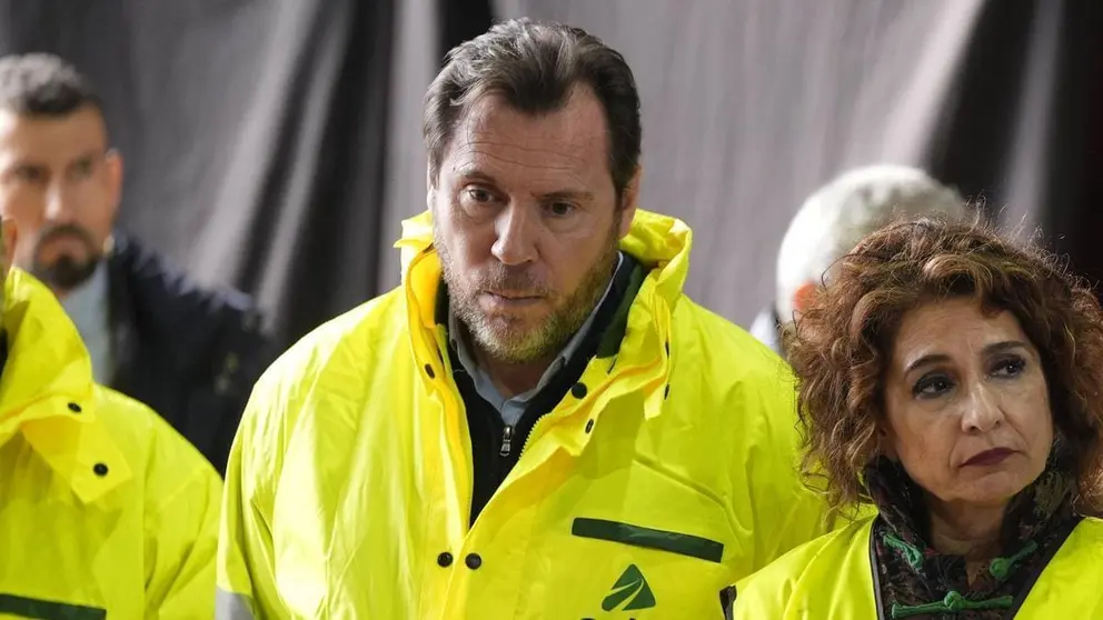 &Oacute;scar Puente durante su visita al Puesto de Mando Avanzado en Adamuz