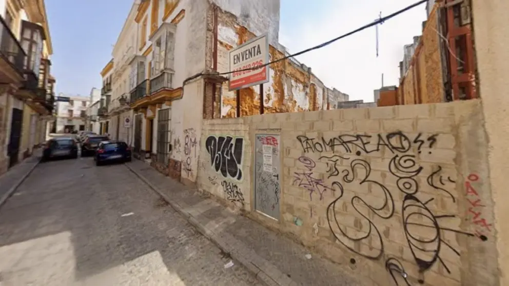 Solar en la calle Naranjas