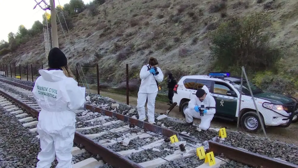 Carril de la v&iacute;a fracturado