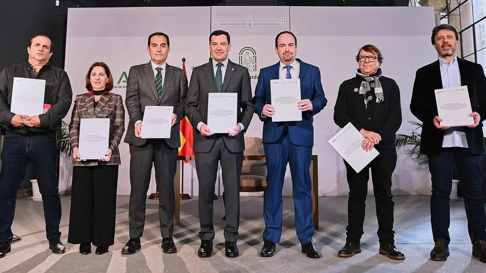 Juanma Moreno ha retomado su agenda firmando un acuerdo con los sindicatos | Salvador L&oacute;pez Medina