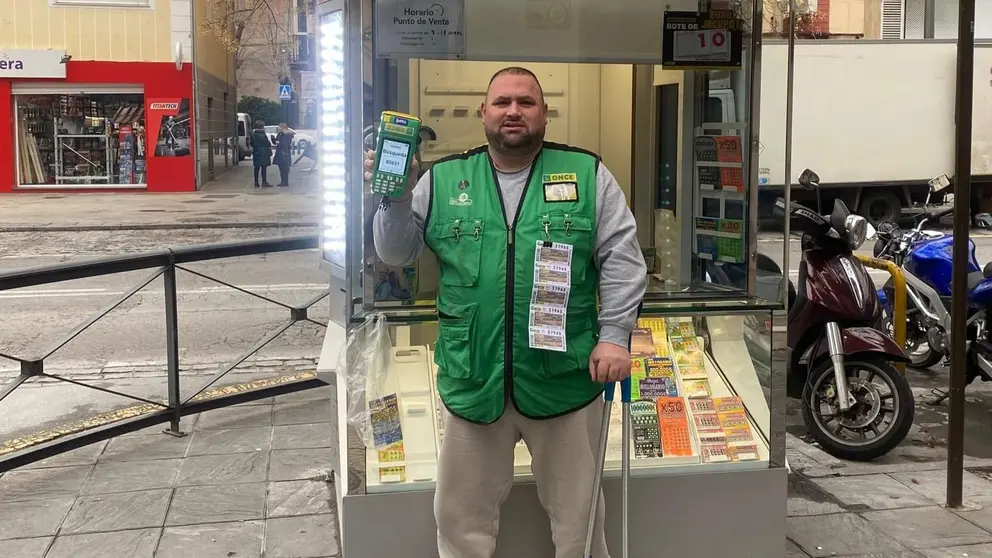 Francisco Manuel Jim&eacute;nez, vendedor de la ONCE en Granada