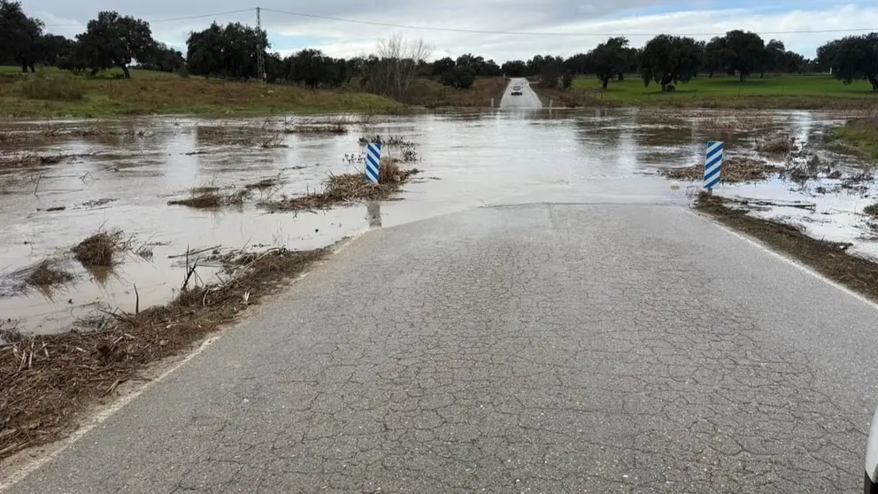 Inundaci&oacute;n en la CO-7409 De Villaralto a Dos Torres