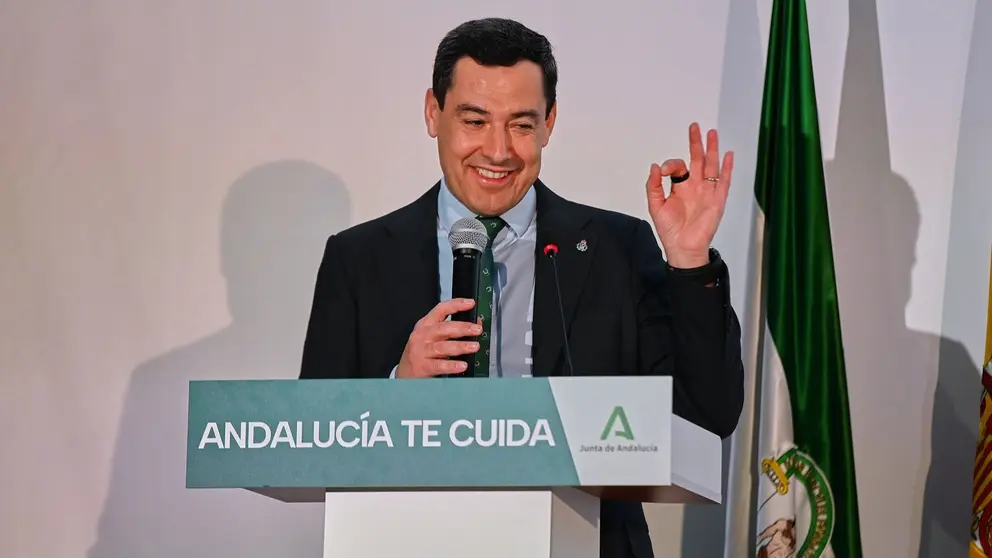 Juanma Moreno ha puesto en marcha un plan para atender las necesidades de medio mill&oacute;n de andaluces | Salvador L&oacute;pez Medina