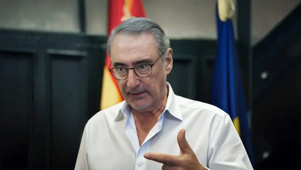 Carlos Herrera se&ntilde;ala que Alberto N&uacute;&ntilde;ez Feij&oacute;o responde con tal dureza que algunos dejan de preguntar para evitar nuevas r&eacute;plicas