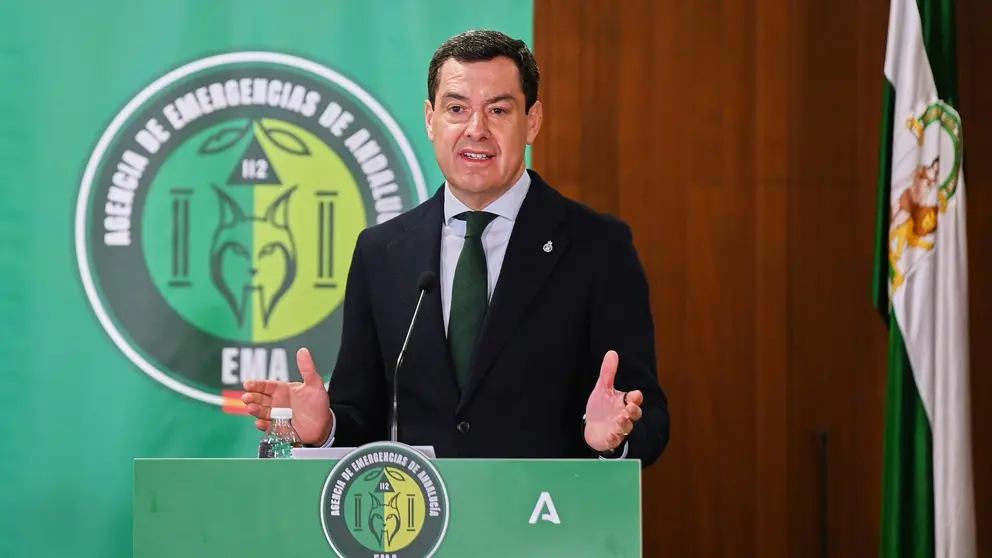 Juanma Moreno en la rueda de prensa tras el Comit&eacute; Asesor del Plan de Emergencias | Salvador L&oacute;pez Medina